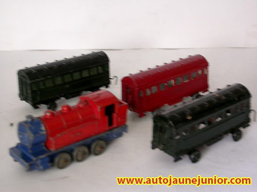 Dinky Toys GB locomotive vapeur avec 3 wagon voyageurs