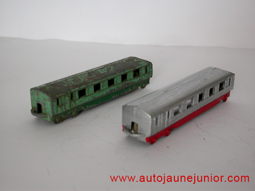 Dinky Toys GB 2 wagons repeints