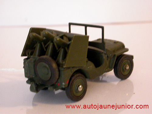 Dinky Toys France Jeep avec porte fusées