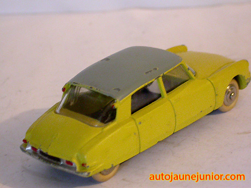 Dinky Toys France DS19 avec vitrage