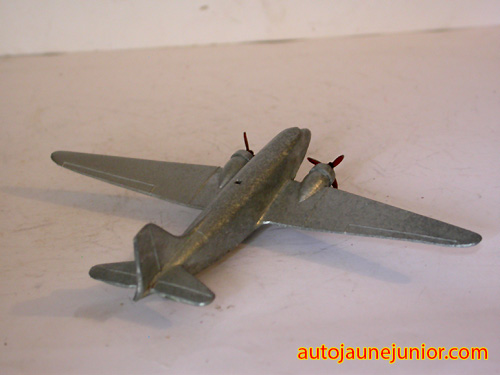 Dinky Toys GB Douglas DC3