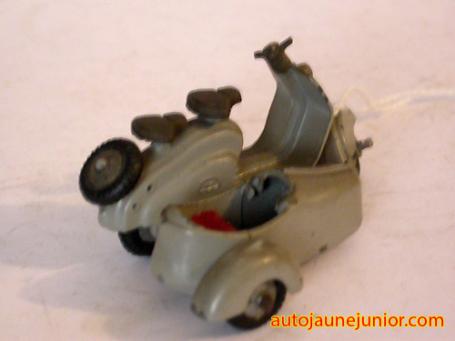 Dinky Toys GB oxford saloon