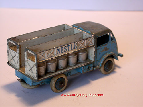 Dinky Toys France camion laitier Nestlé