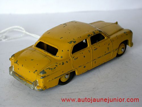 Dinky Toys GB Sedan