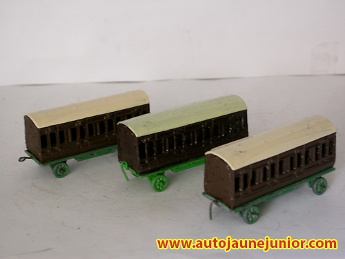 Dinky Toys GB 3 wagon voyageurs