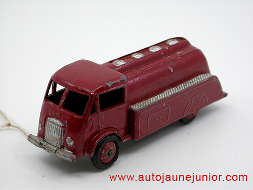Dinky Toys France camion citerne Esso
