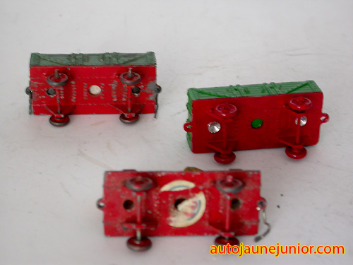 Dinky Toys GB 3 wagons dont 2 d'origine