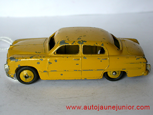 Dinky Toys GB Sedan