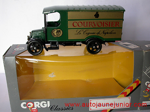 Corgi Toys Fourgon Courvoisier