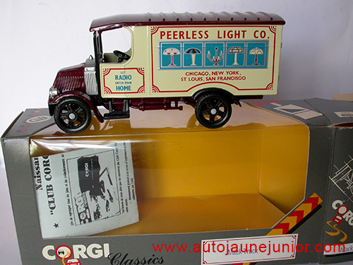 Corgi Toys Fourgon Peerless Light Co.